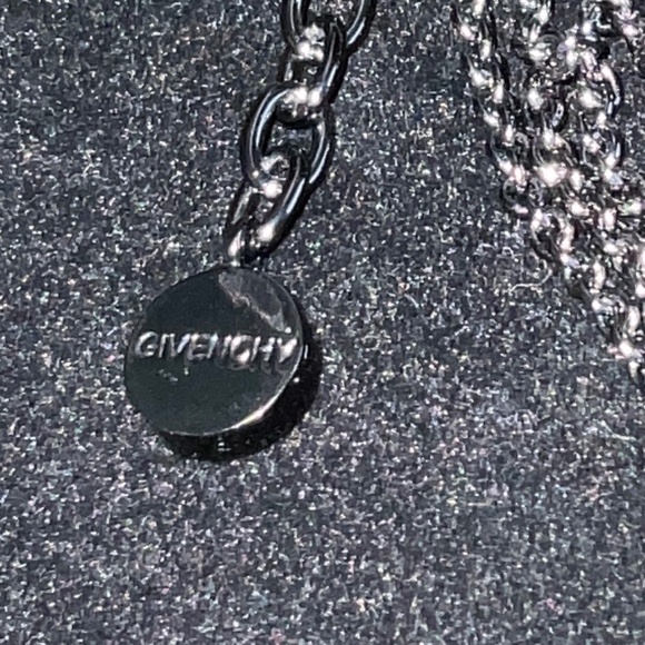 GIVENCHY LADIES ADJUSTABLE CHOCKER.  RHINESTONES AND A BLACK FACETED MAIN STONE. - Picture 6 of 6